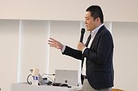 石村康二郎氏